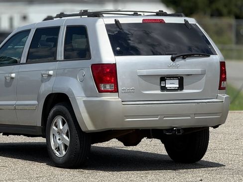 Used 2010 Jeep Grand Cherokee Laredo AWD/4WD image 16