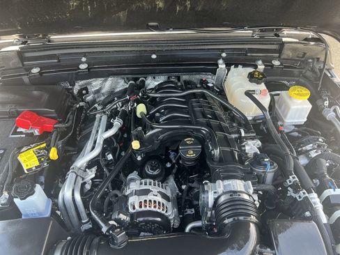 Used 2025 Jeep Gladiator Sport image 35