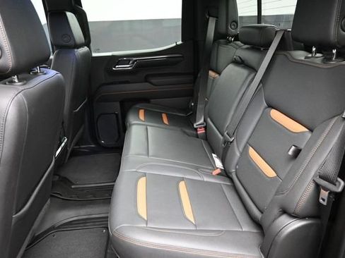 Used 2024 GMC Sierra 1500 AT4 w/ Technology Package AWD/4WD image 18