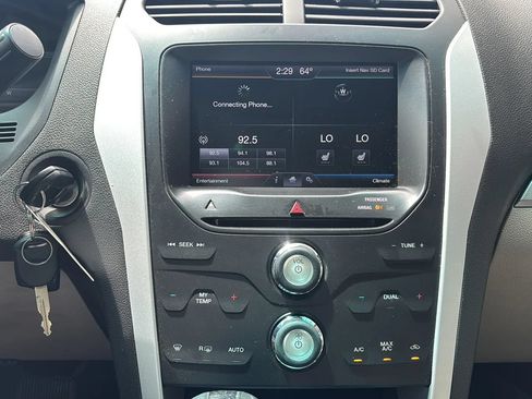 Used 2014 Ford Explorer XLT w/ Equipment Group 202A AWD/4WD image 26