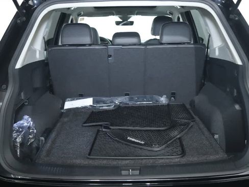 Certified 2022 Volkswagen Tiguan SE w/ Panoramic Sunroof Package image 33