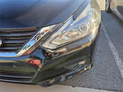 Used 2016 Nissan Altima 2.5 SR w/ Interior Lighting Package image 4