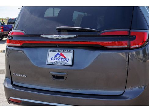 Used 2022 Chrysler Pacifica Touring-L FWD image 30