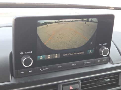 Used 2025 Honda Pilot Sport image 5