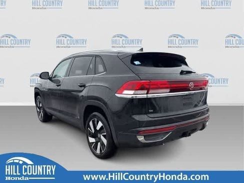 Used 2024 Volkswagen Atlas Cross Sport SE FWD image 4