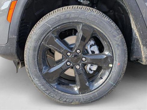 New 2025 Jeep Grand Cherokee Altitude image 10