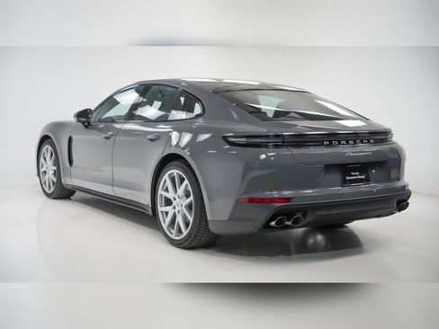New 2026 Porsche Panamera 4 image 3