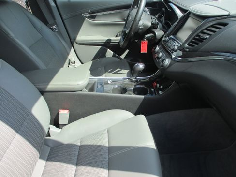 Used 2014 Chevrolet Impala LT w/ Convenience Package image 19