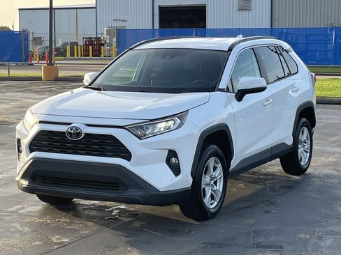 Used 2020 Toyota RAV4 XLE FWD image 5