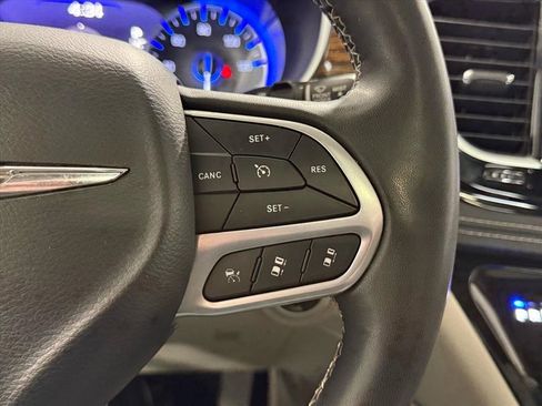 Used 2022 Chrysler Pacifica Limited image 23