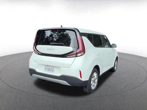 Used 2025 Kia Soul LX w/ LX Technology Package FWD image 14