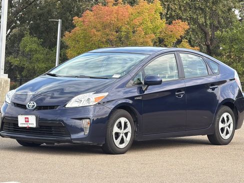 Used 2014 Toyota Prius Three w/ Solar Roof Package FWD image 8