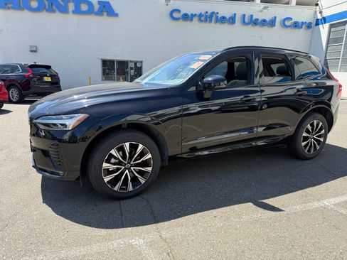 Used 2025 Volvo XC60 B5 Plus image 2