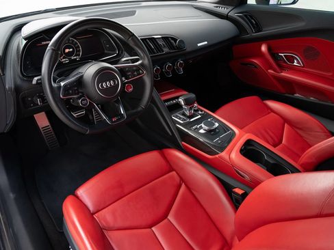 Used 2018 Audi R8 V10 RWD image 21