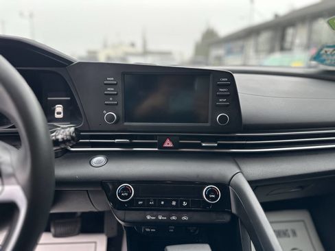 Used 2021 Hyundai Elantra SEL image 12