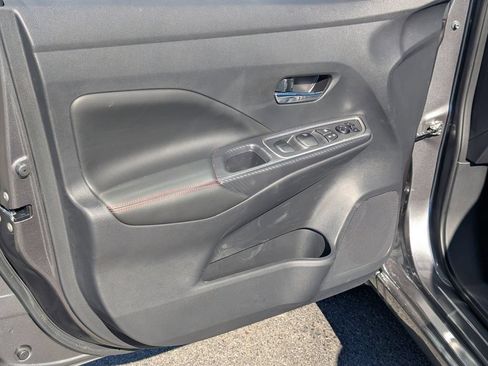 New 2025 Nissan Versa SR w/ Trunk Package FWD image 11