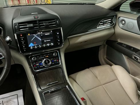 Used 2019 Lincoln Continental Reserve image 21