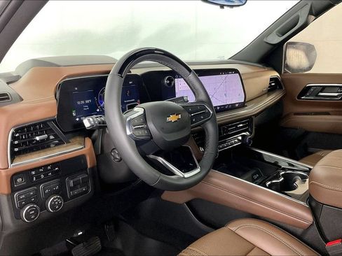 Used 2025 Chevrolet Tahoe High Country AWD/4WD image 17