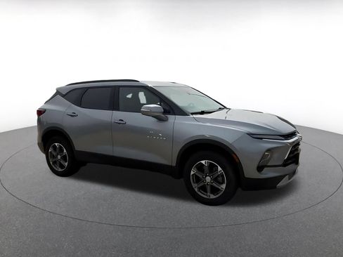Used 2024 Chevrolet Blazer LT FWD image 2