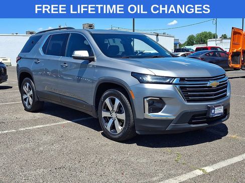 Used 2023 Chevrolet Traverse LT w/ LT Premium Package AWD/4WD image 1