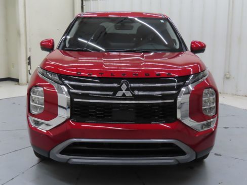 New 2025 Mitsubishi Outlander SE image 8
