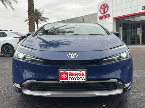 Used 2025 Toyota Prius XLE image 2