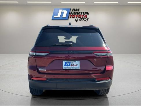 Used 2023 Jeep Grand Cherokee Altitude AWD/4WD image 6
