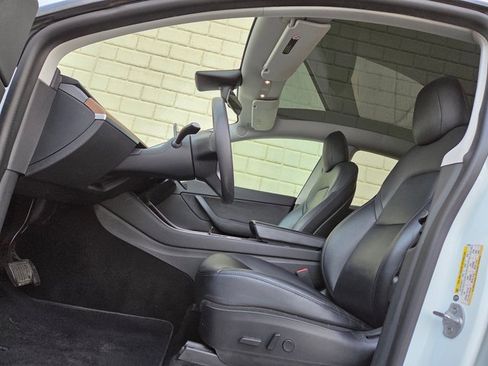 Used 2020 Tesla Model Y Long Range image 25