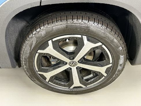 Used 2025 Volkswagen Tiguan SE FWD image 25