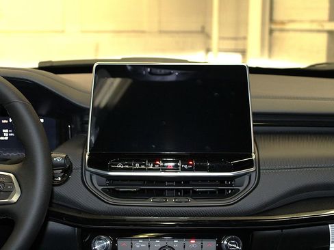 New 2026 Jeep Compass Limited image 13