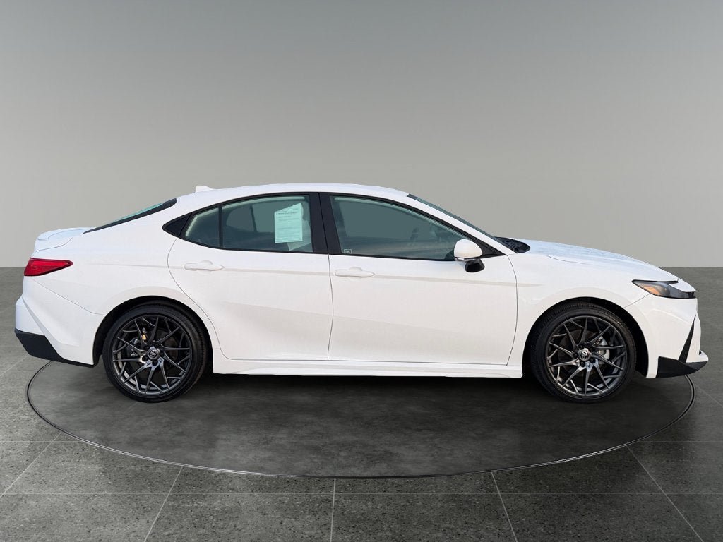 Used 2026 Toyota Camry SE FWD image 10