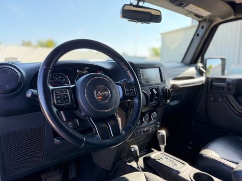 Used 2017 Jeep Wrangler Unlimited Sahara AWD/4WD image 14