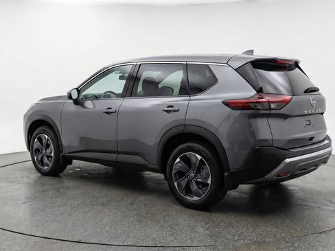 Used 2025 Nissan Rogue SV image 6