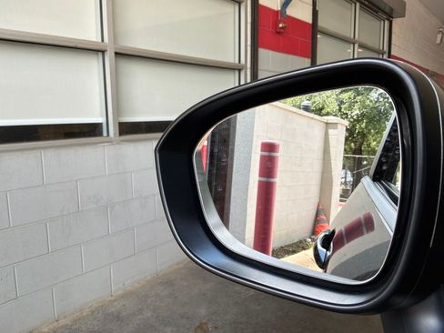 Used 2025 Nissan Rogue SV FWD image 19