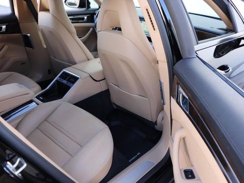 Used 2018 Porsche Panamera 4 image 25