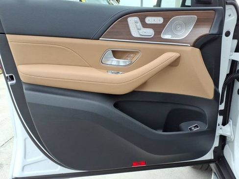 New 2026 Mercedes-Benz GLS 580 4MATIC image 12