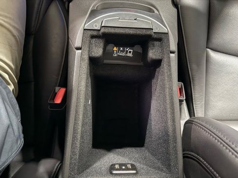 Used 2019 Cadillac XT5 Premium Luxury w/ Driver Assist Package image 28