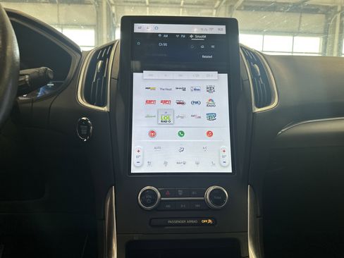 Used 2022 Ford Edge Titanium image 3