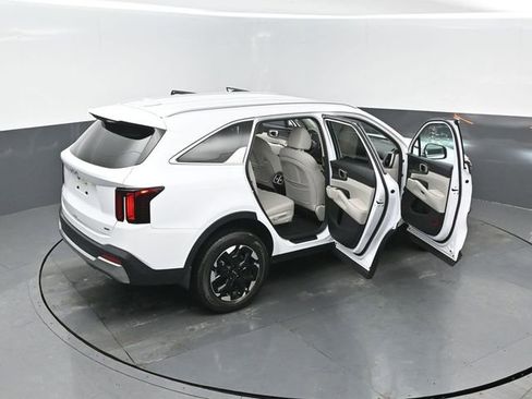 Used 2025 Kia Sorento S image 24