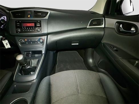Used 2017 Nissan Sentra S image 32