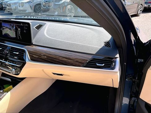 Certified 2023 BMW 530i w/ Premium Package image 18