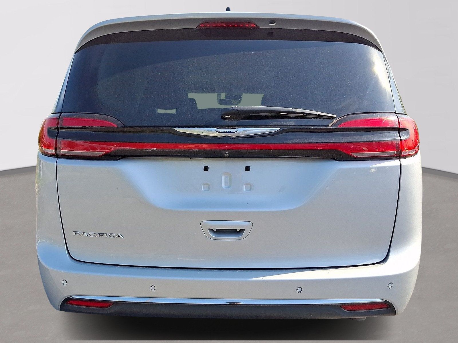 Used 2023 Chrysler Pacifica Touring-L FWD image 5