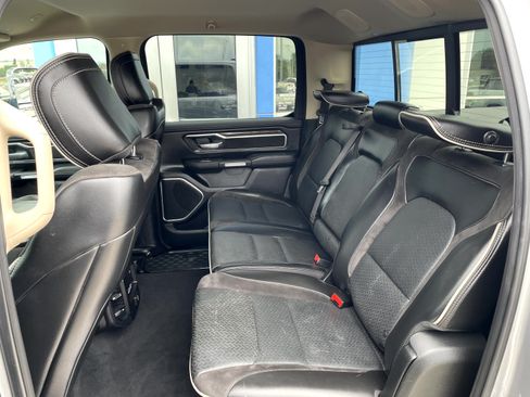 Used 2019 RAM 1500 Laramie AWD/4WD image 9