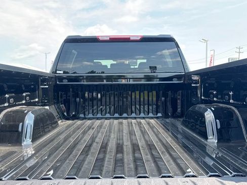 New 2026 GMC Sierra 1500 SLE AWD/4WD image 12