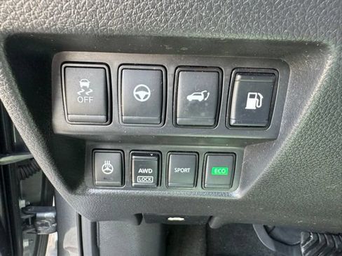 Used 2020 Nissan Rogue SL AWD/4WD image 18