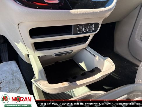 Used 2024 Chrysler Pacifica Touring-L image 18