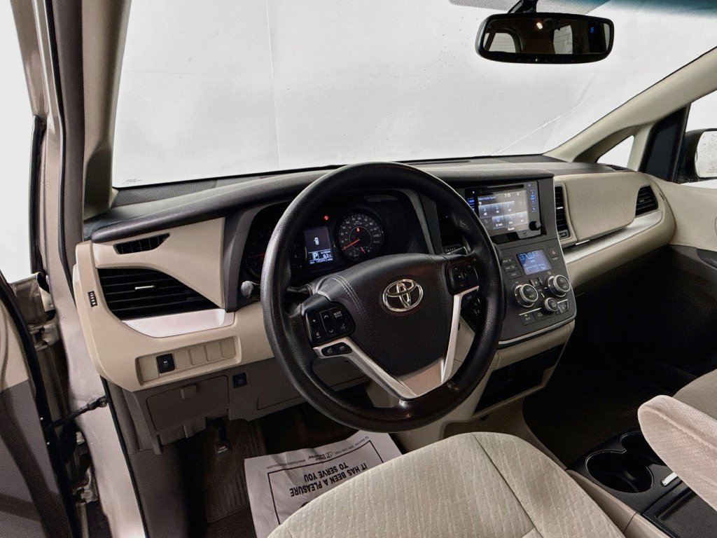 Used 2017 Toyota Sienna LE FWD image 9