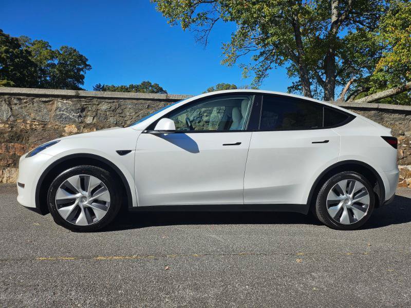 Used 2023 Tesla Model Y AWD image 8