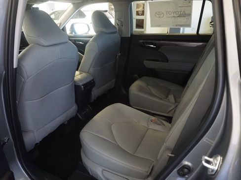 New 2026 Toyota Highlander Platinum AWD/4WD image 27