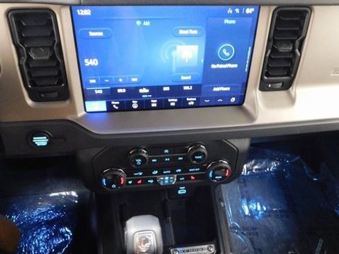 New 2025 Ford Bronco Outer Banks w/ Black Appearance Package image 37